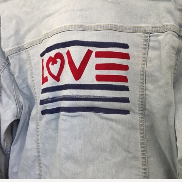 NEW light wash LOVE jean jacket front pockets - Picture 3 of 3